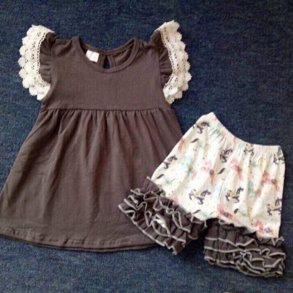 2pc. Baby Girl Carousel Print Shorts Set - Picture 3 of 8